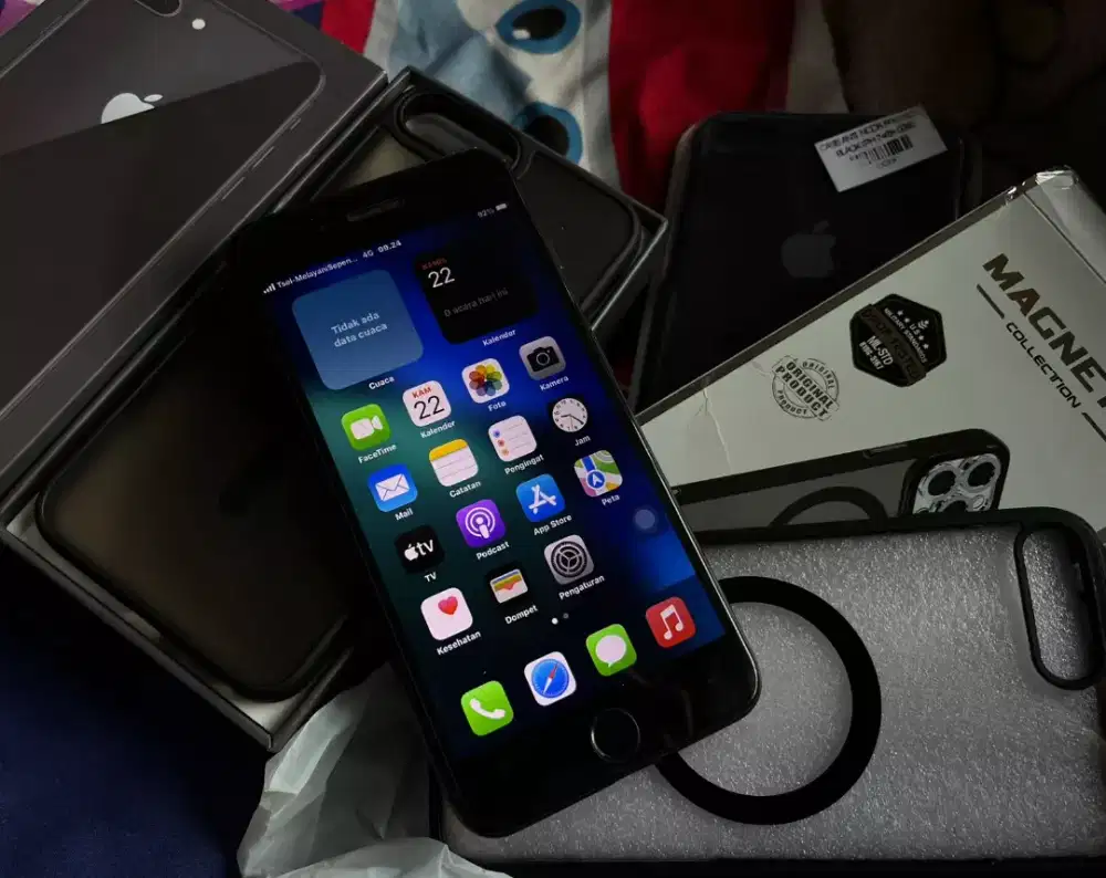 iPhone 8 Plus 64 inter lama mlus no minus terawat lengkap