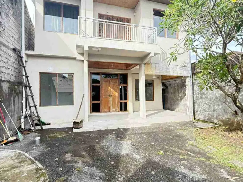 Rumah Modern Klasik 2 Lantai Dekat Seminyak Kerobokan