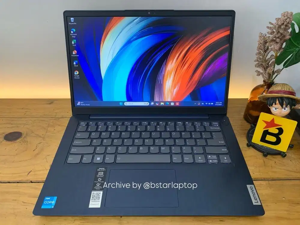 Laptop Lenovo Ideapad Slim 3 Core i3 gen11 RAM 8 / 256 Good Condition