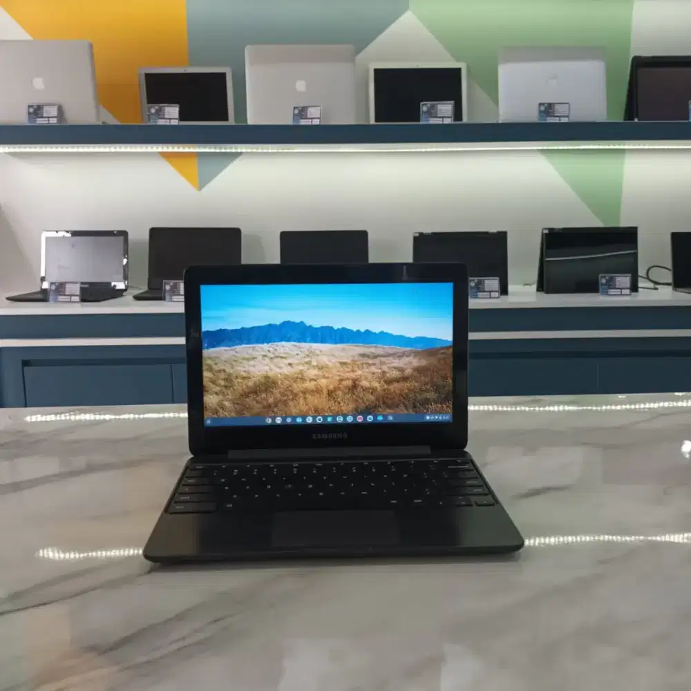 Laptop Portable Support Playstore Samsung RAM 4GB SSD 16GB Siap Pakai