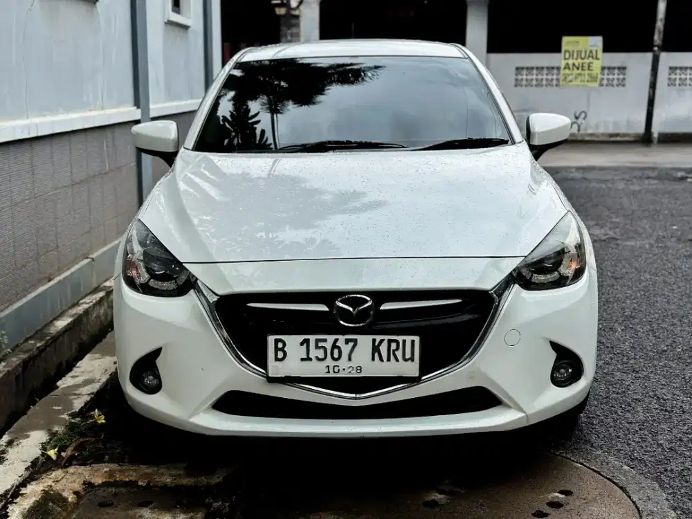 Mazda 2 GT Skyactive AT 2015 Putih DP 8jt Cash Atau Kredit Terbaik