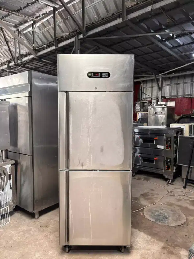 UPRIGHT FREEZER 2 PINTU

Merk GEA
Mulus Normal
Mesin Ori