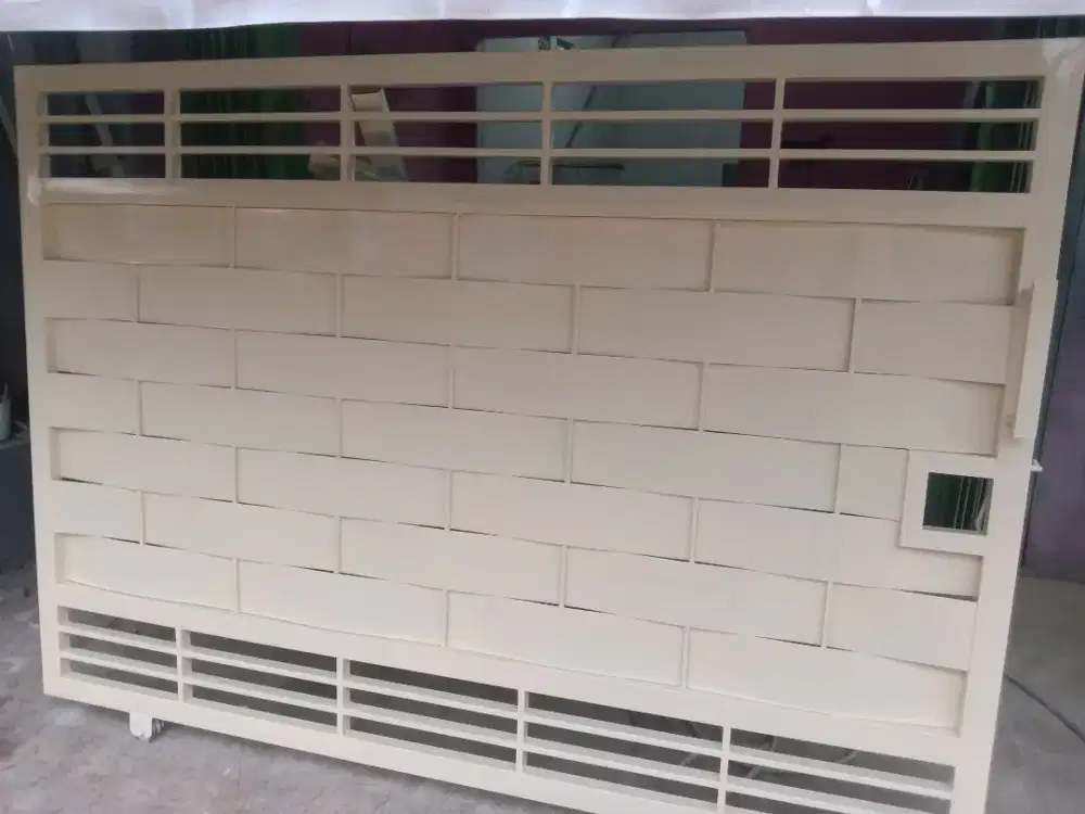 Pagar gerbang besi model plat anyaman