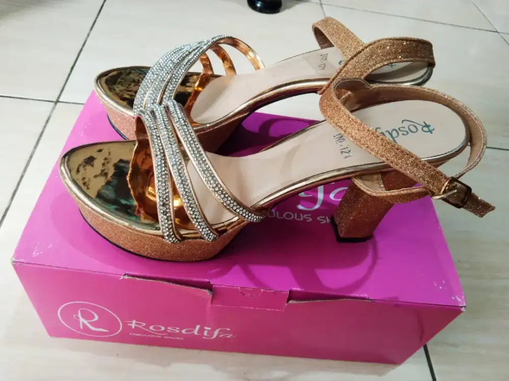 Sepatu sepatu sepatu HiL