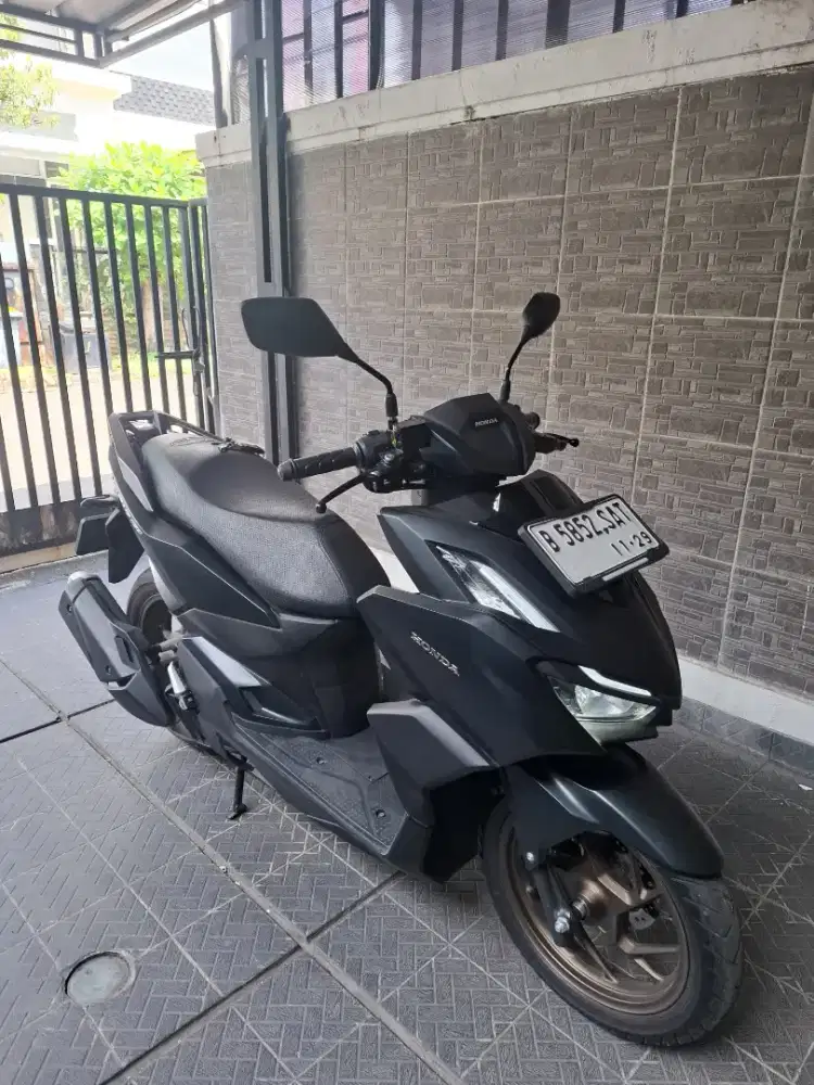 Vario 160 CBS warna special hitam doff