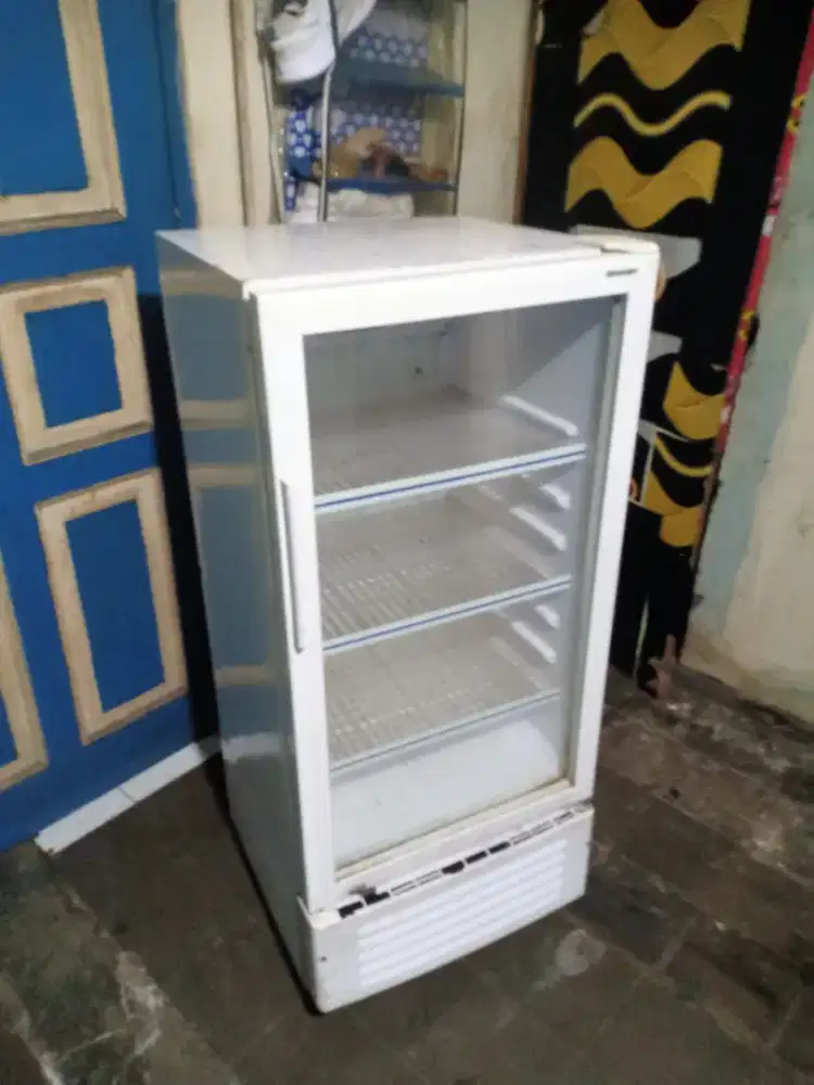Jual showcase merk Sharp ukuran sedang dingin merata bisa di antar