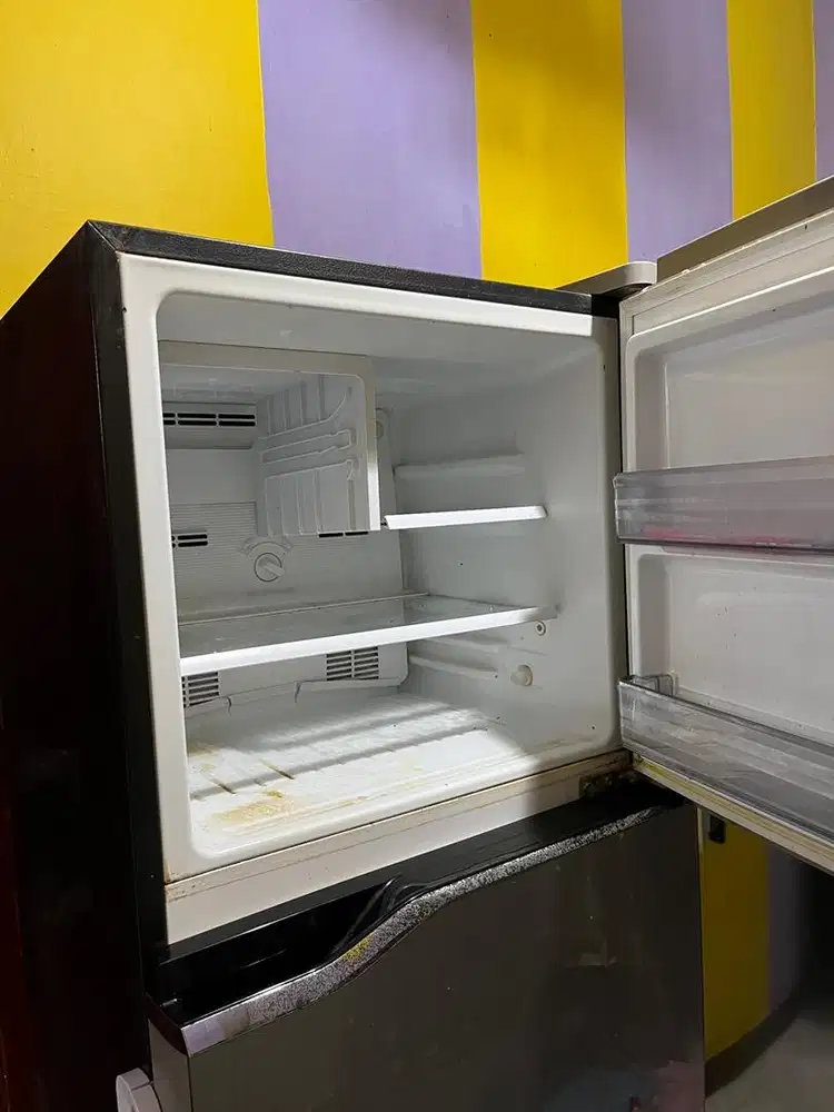 Kulkas besar tidak dingin