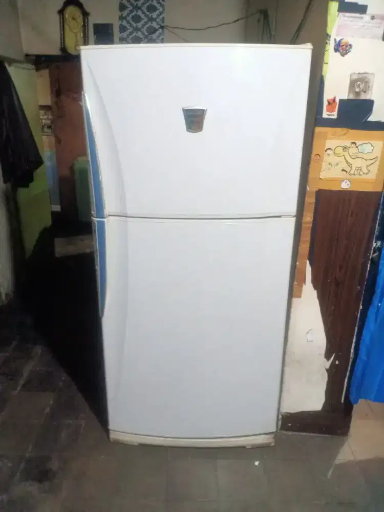 Jual kulkas Sharp superior ukuran jumbo ORI dngin beku bisa di antar