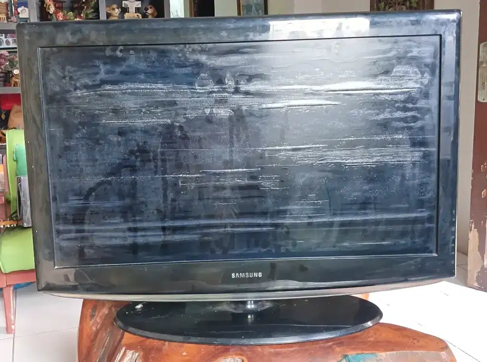 TV LCD 37 Samsung Mati total layar nglombot
