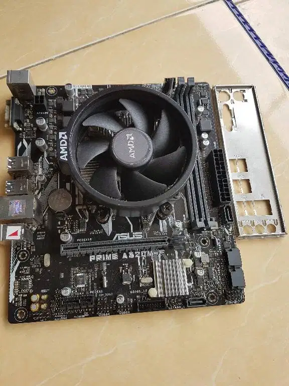 Sepaket Processor AMD Ryzen 3 2200G | ASUS A320M-F AMD AM4