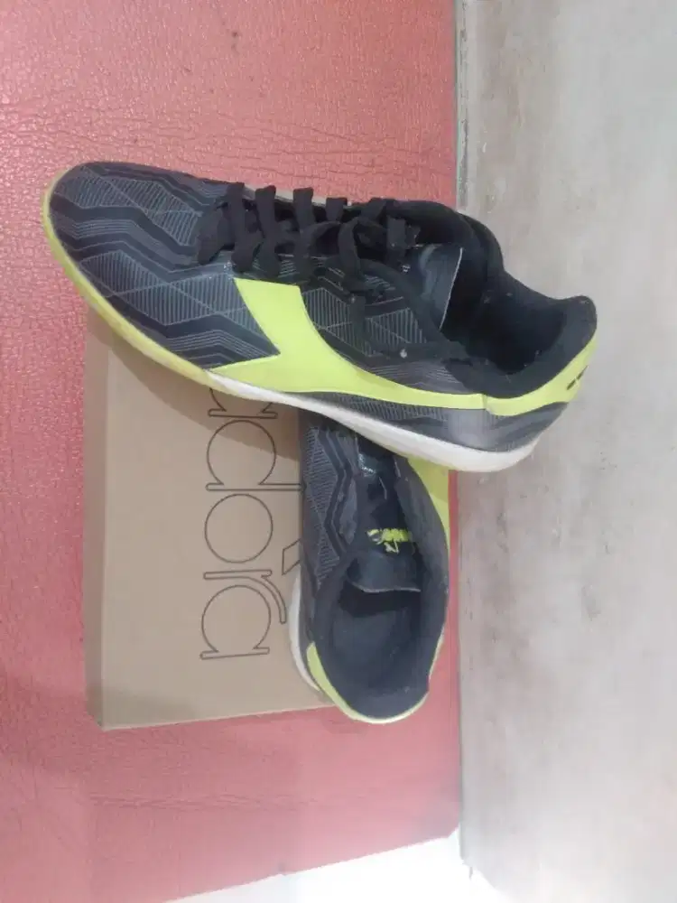 Sepatu futsal diadora