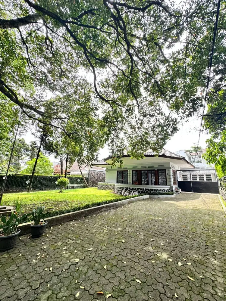 Dijual Rumah lama Bangunan Belanda di Dago