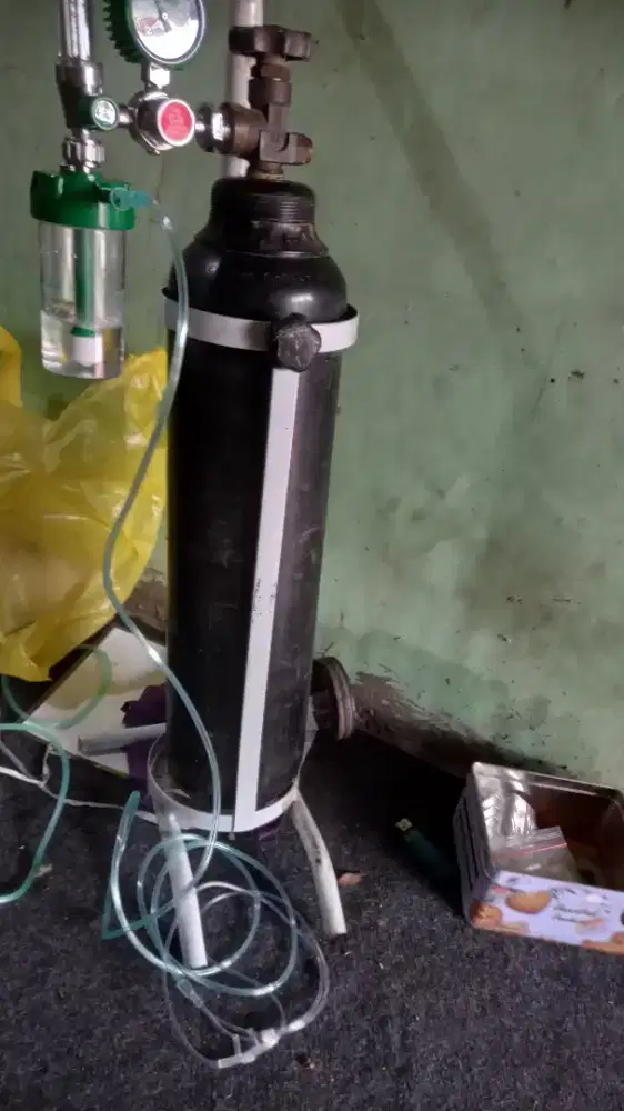 Tabung oksigen lengkap