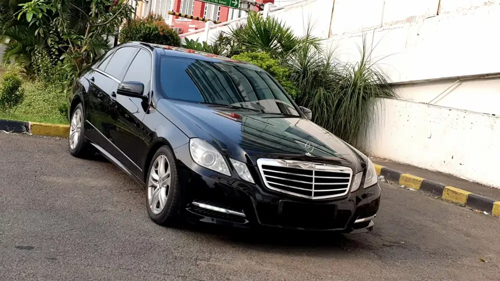 Mercedes benz mercy e300 avantgarde 2012 hitam