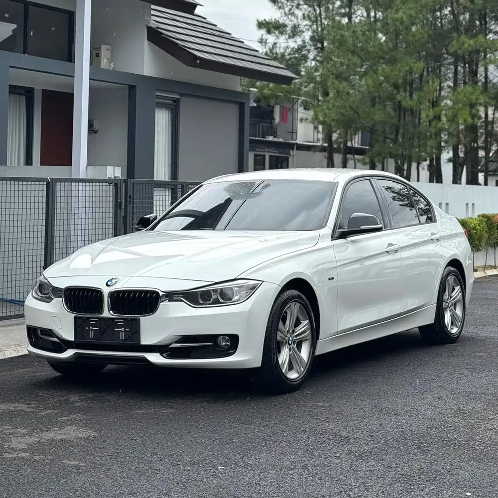 BMW F30 320i Sport AT Tahun 2015