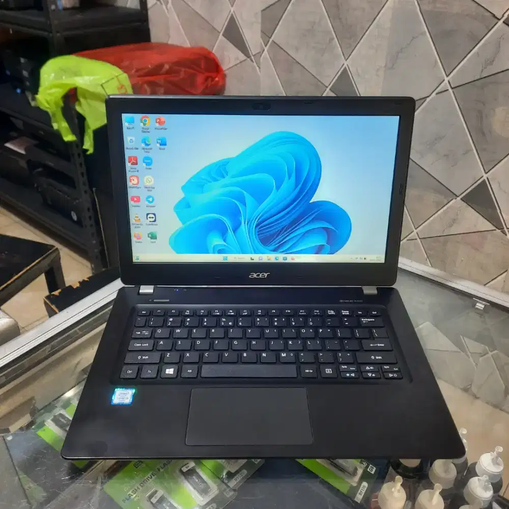 Acer P238-M, Core i5 gen 6, RAM 8GB, SSD 256GB, Layar 13,3 inch