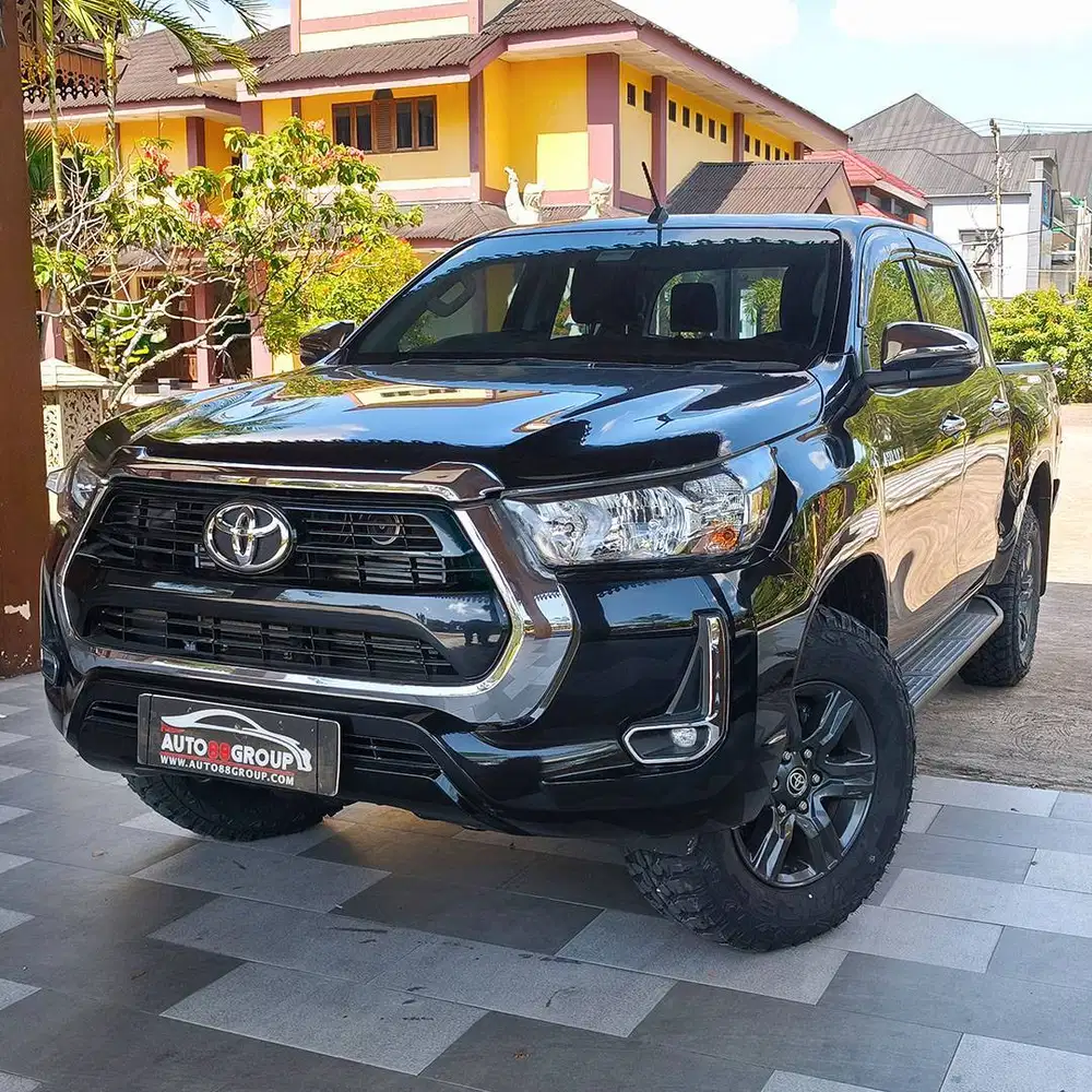 TOYOTA NEW HILUX HITAM TIPE G DOUBLE CABIN 2400 MANUAL 4X4