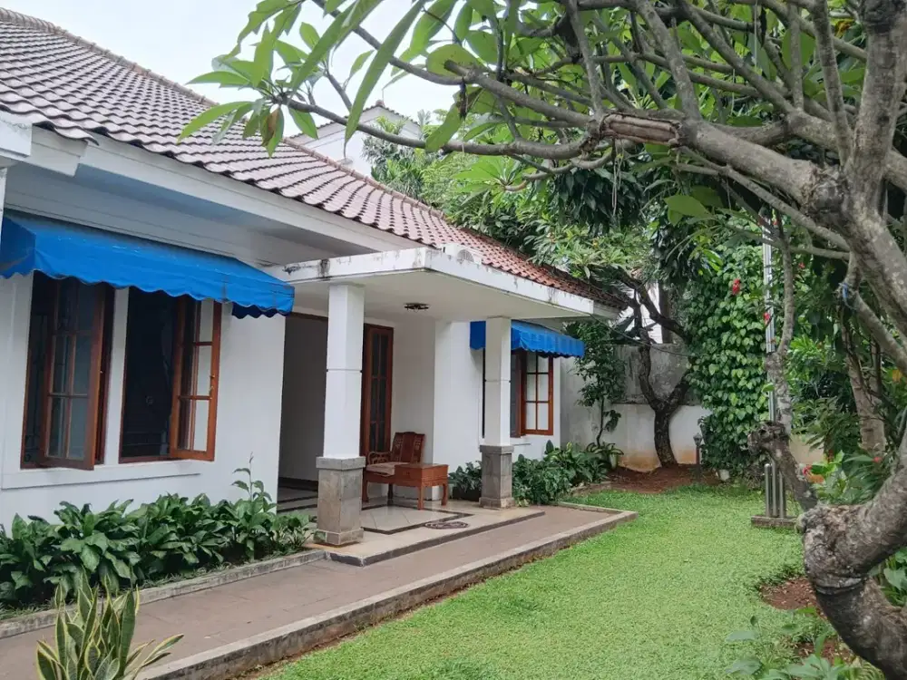 Rumah Mewah Ada Kolam Renang Semi Furnished di Kemang Timur Jakarta Selatan