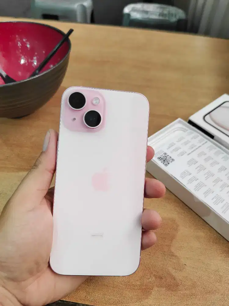 IPHONE 15 WARNA PINK
