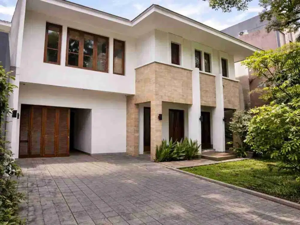 Rumah Siap Huni di Komplek Kerinci dekat dengan Pakubuwono dan Senayan

RUMAH MODERN SIAP HUNI, JALAN LEBAR DALAM KOMPLEK
Dekat Senayan, Pakubuwono dan Sudirman
Luas Tanah 328 m2
Luas Bangunan 350 m2
Kamar Tidur 4
Kamar Mandi 3
Kamar Tidur ART 2
Kamar Man