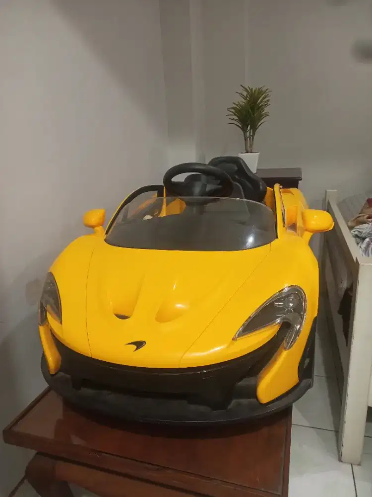 MAINAN  MOBIL LISTRIK