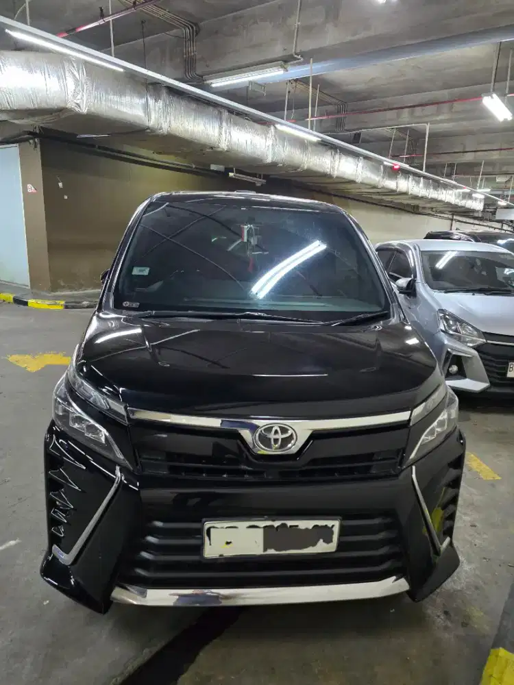 Toyota Voxy 2018 ( pakai 2019 )