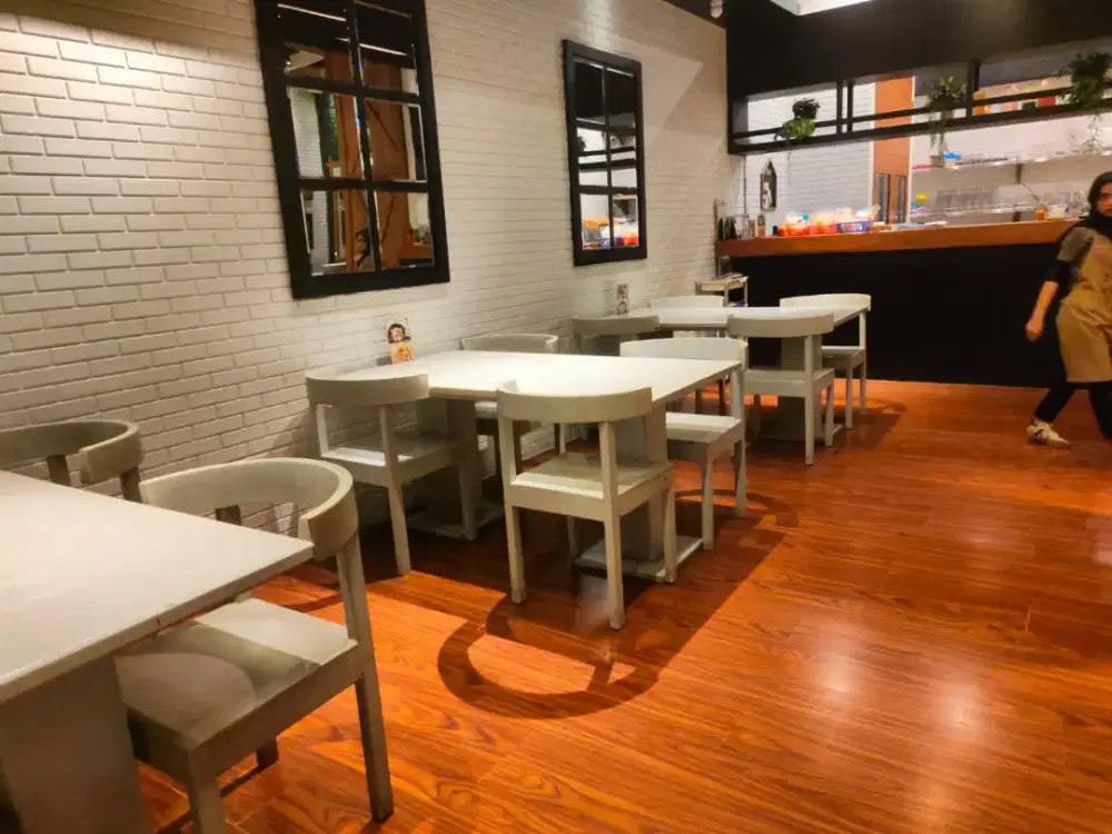 MEJA MAKAN CAFE 80CM X 80 CM + 2 KURSI