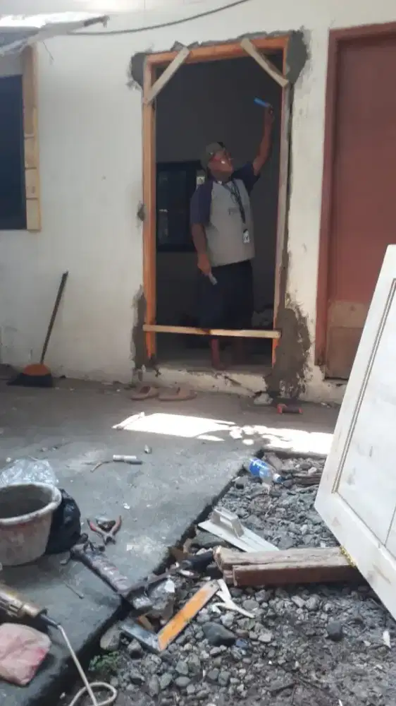 tukang bangunan panggilan