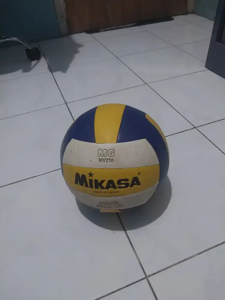 Bola Voli Mikasa MV 210