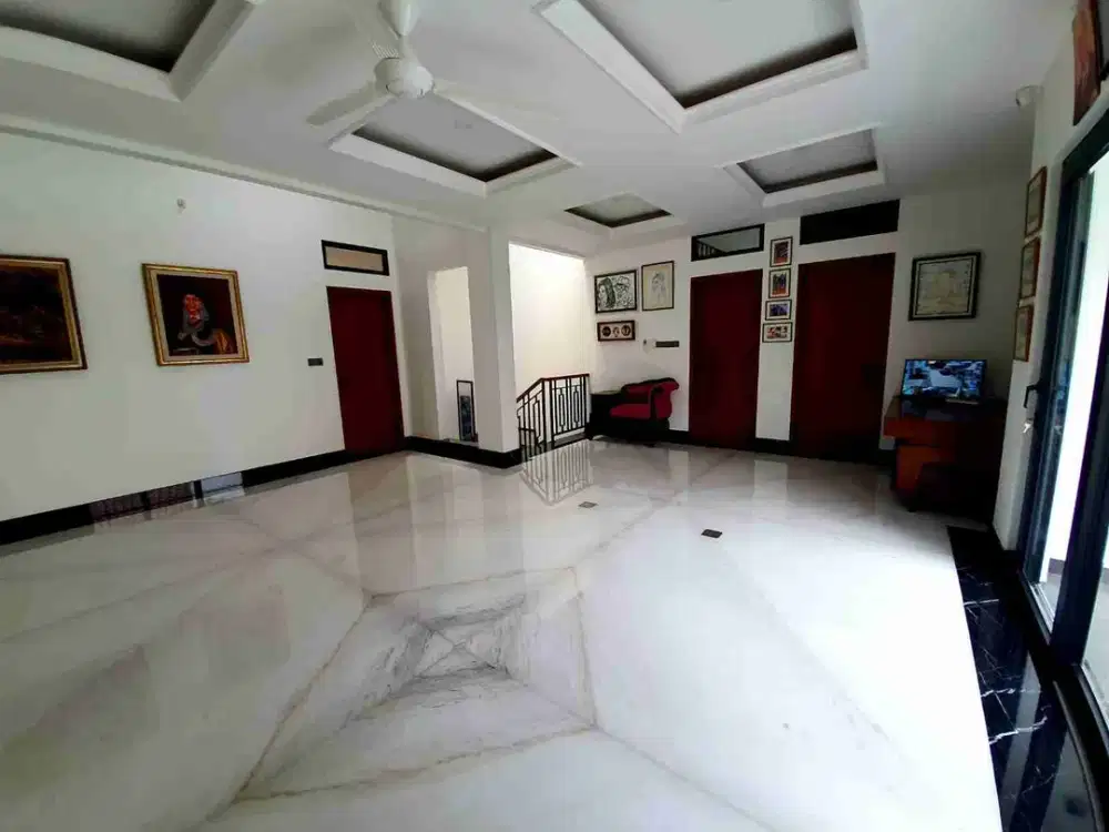 rumah mewah dengan kwalitas meterial no.1 area kemang bebas banjir