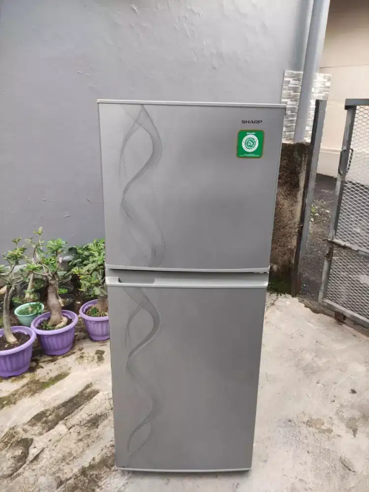 Kulkas 2 pintu merk SHARP