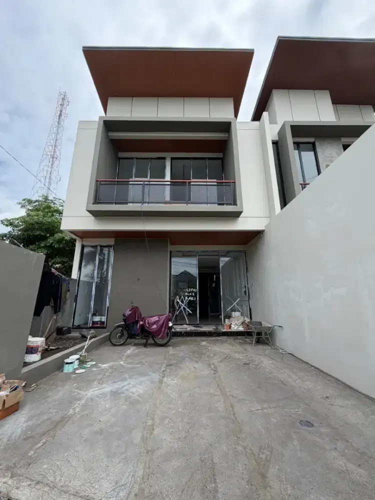 Rumah Mewah Bangunan Baru Tepi Aspal Dekat UII Terpadu, Jakal Km 13