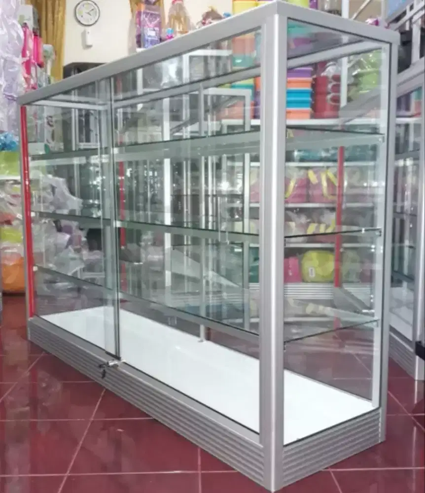 Etalase 1,5 Meter × 1 Meter Serbaguna