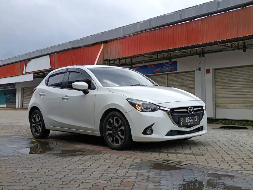 KM ANTIK !!! Mazda 2 R 1.5 AT 2016 dgn Angsuran 3 jtan aja !