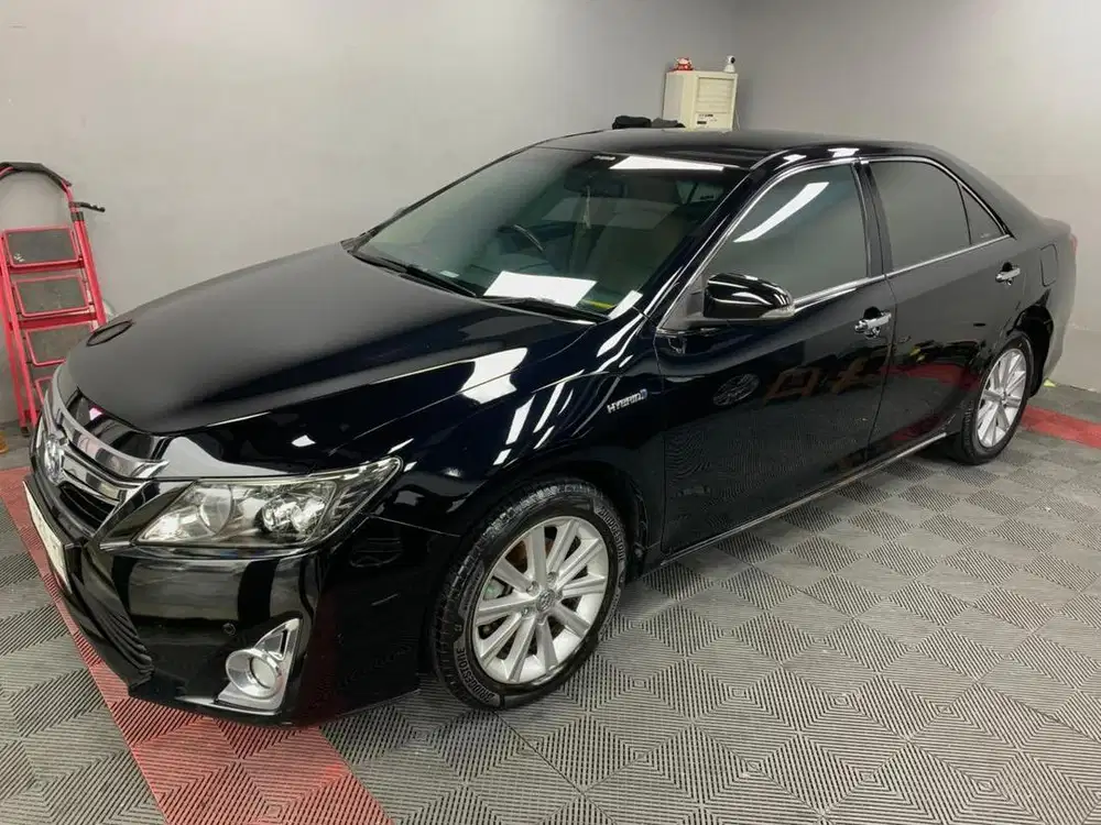 Toyota Camry 2.5L Hybrid A/T th 2013, warnah hitam