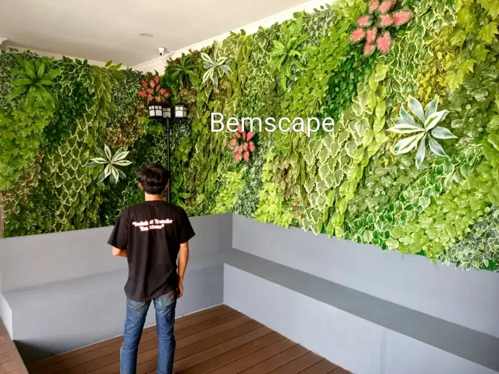 Dekorasi Rumah Tanaman Plastik Vertical Garden