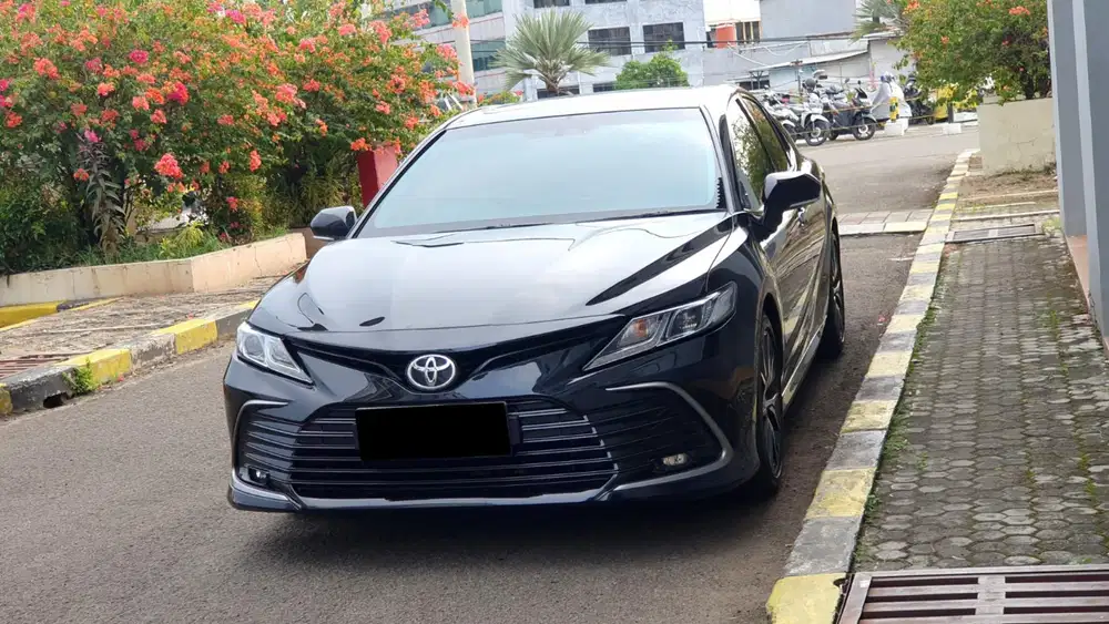 Toyota camry v matic 2022 hitam sunroof camera 360