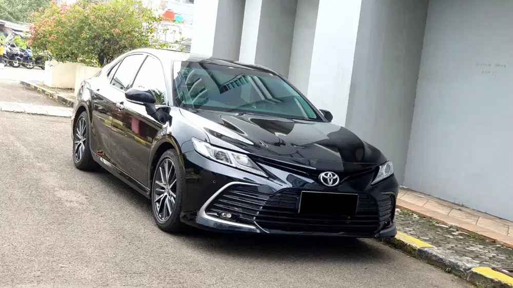 Toyota camry v matic 2022 hitam sunroof camera 360