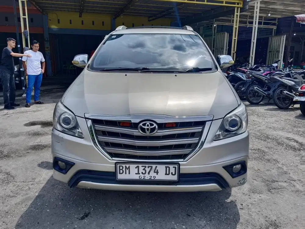 Dijual kijang innova G solar manual 2014 dp 30jt