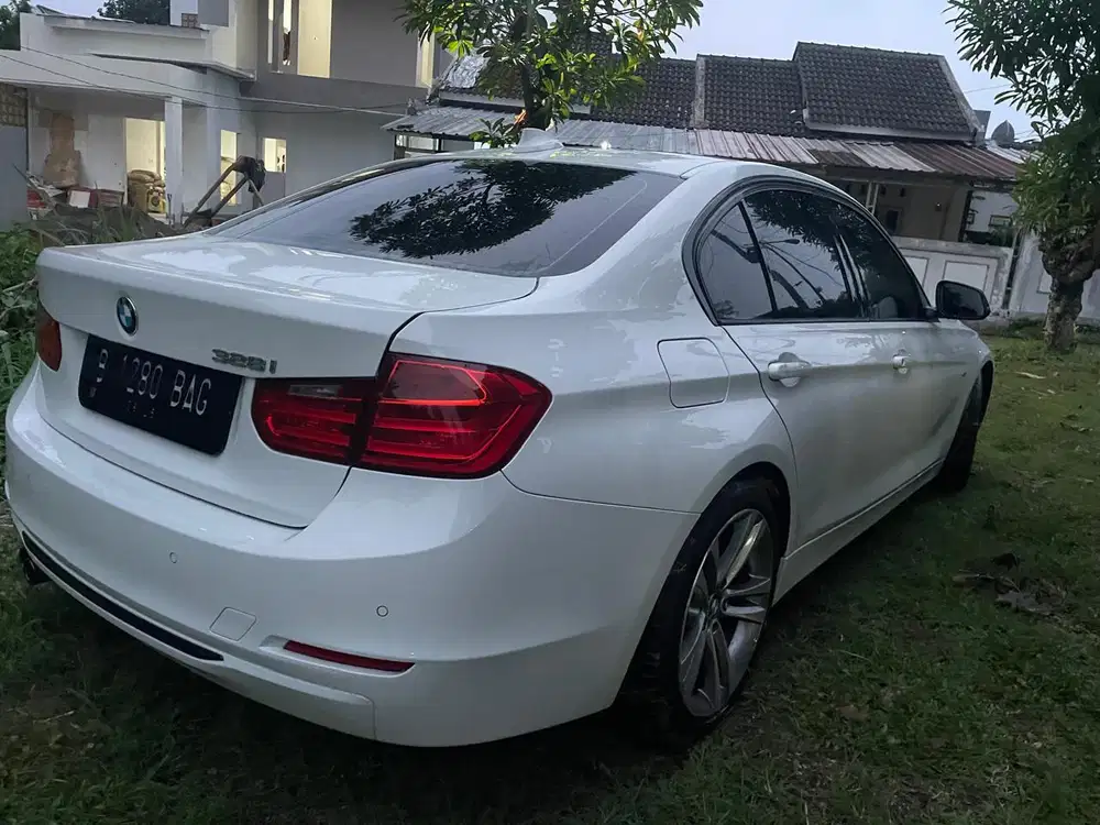 BMW 328i sport rare( interior merah)
