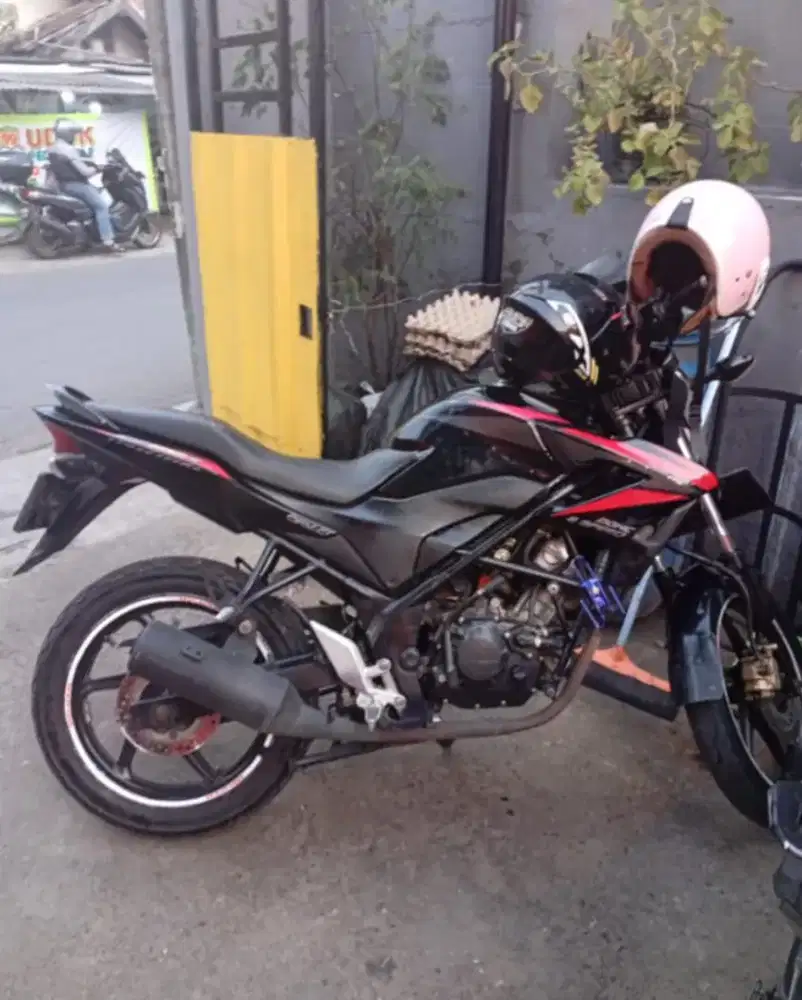 Honda CB 150 R STREET FIRE
2014