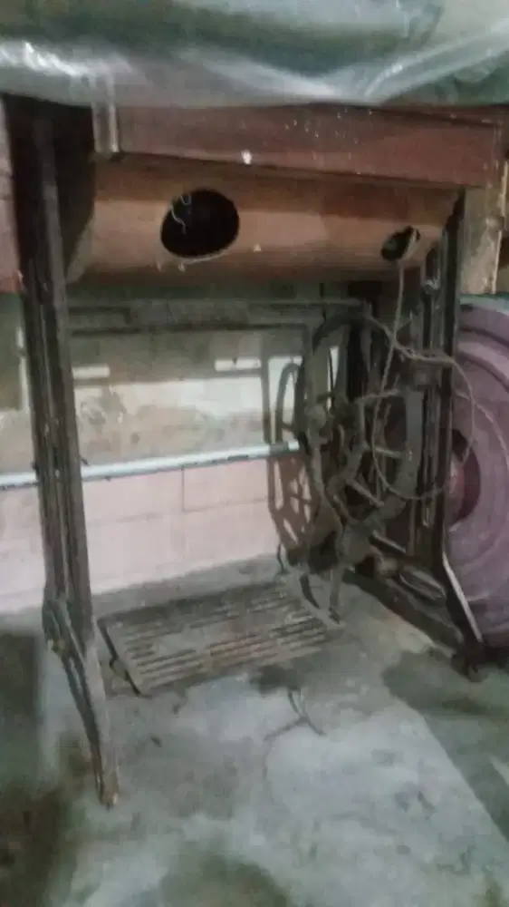 Dijual mesin jahit bekas