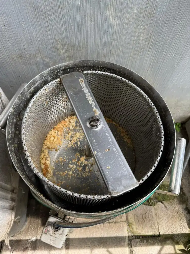 Mesin peniris minyak spiner