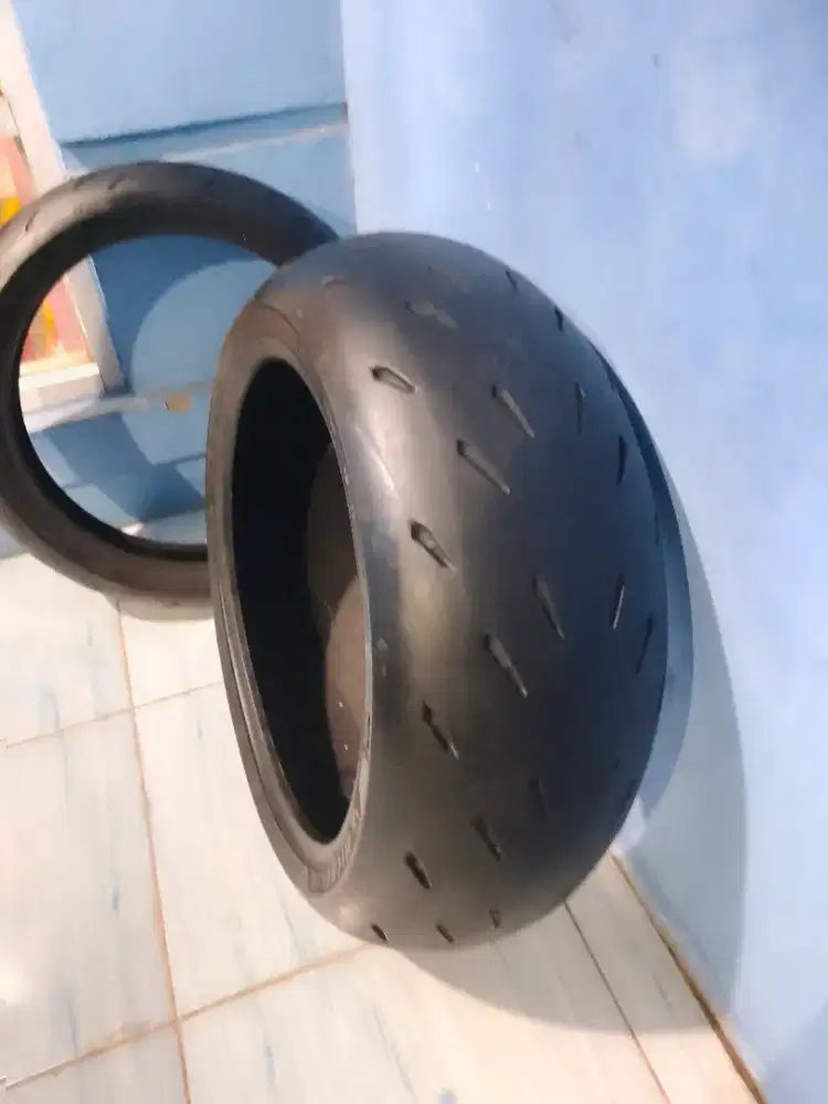 Ban moge 240 dan 120 ring 17  michelin power RS eks. Ducati diavel