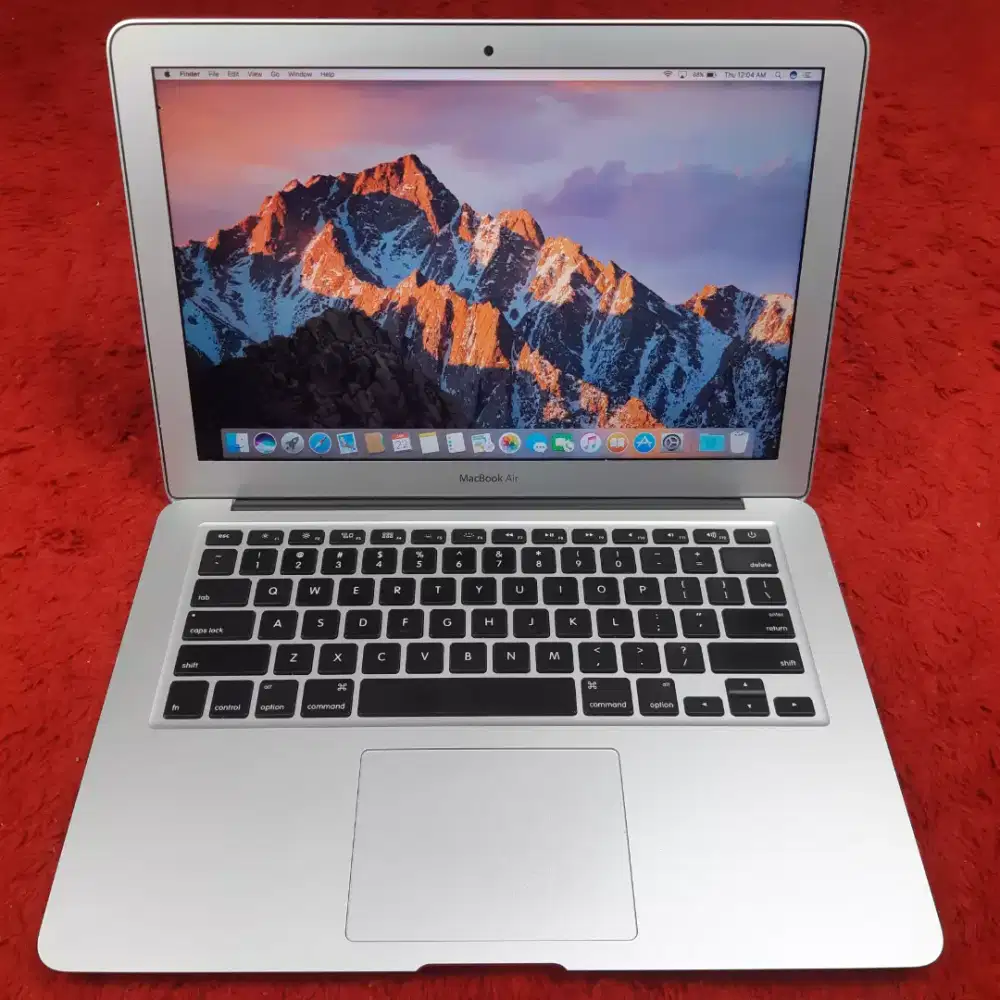 Macbook air 2017 ram 8gb ssd 128gb siap pakai bisa cod