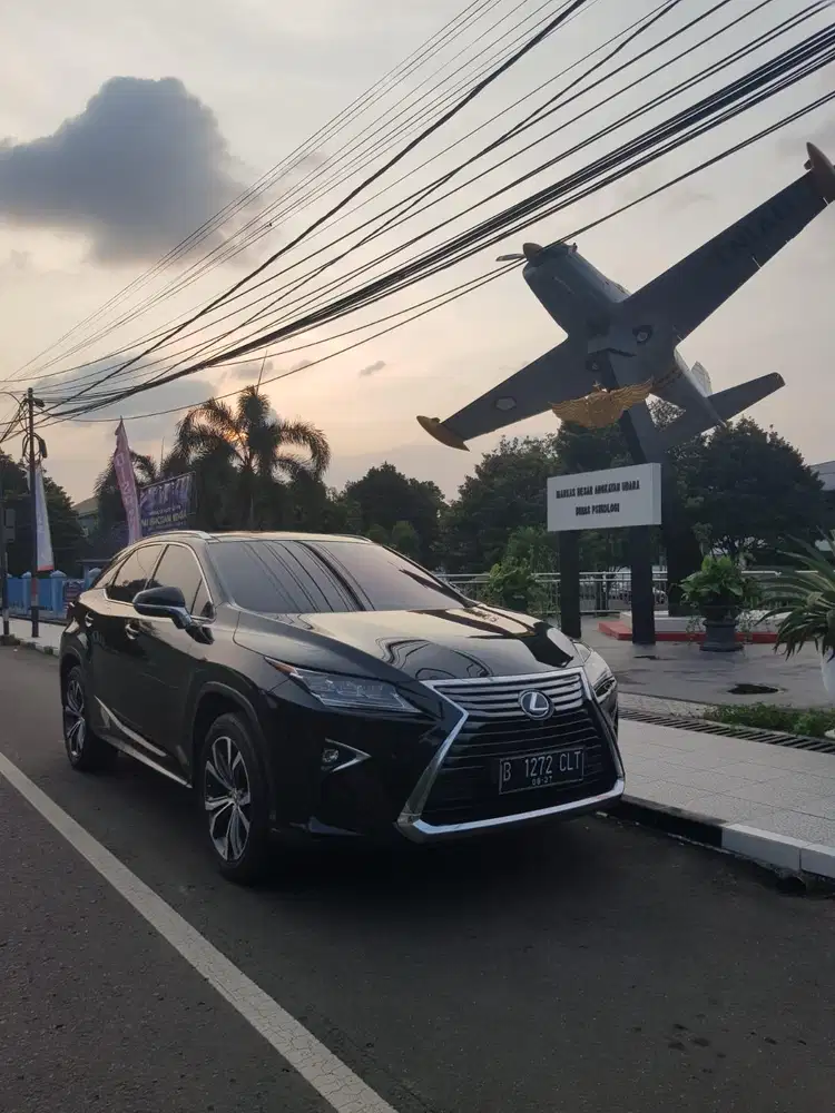 Lexus RX200t RX 200t 4x2 luxury Hitam 2021 Low km Good condition
