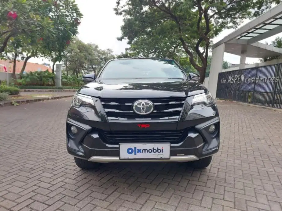 DP RINGAN Toyota Fortuner 2.4 VRZ TRD Solar-AT 2018 Hitam C1GNZ