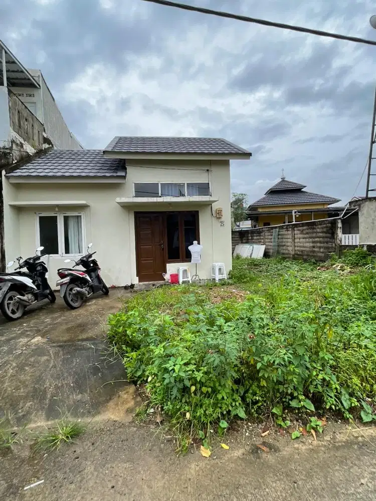 Opi regency 3 samping masjid
