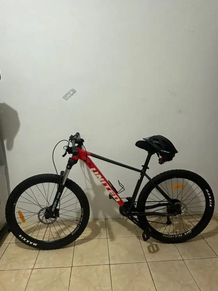 Sepeda MTB united clovis 3.10 hitam / merah