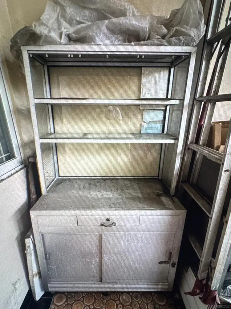 Di jual cepat  termurah etalase bekas rak gerobak display untuk jualan